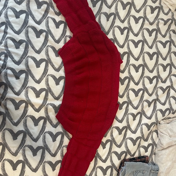 Cropped puffy red sweater perfect for Christmas and Parties - Picture 6 of 7